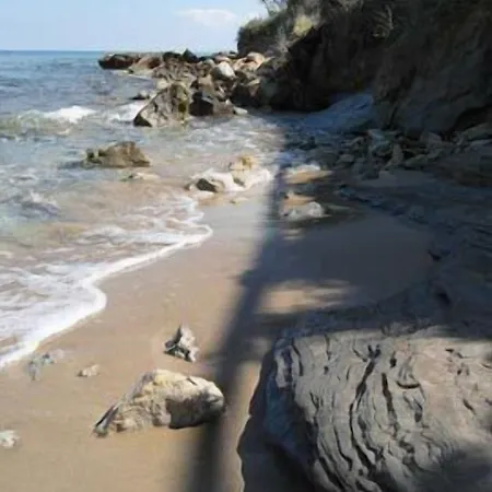 Clear Horizon Ammoudi